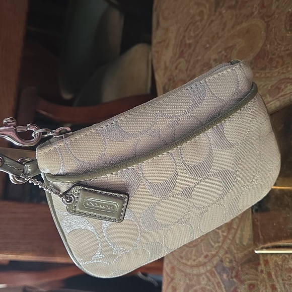 Coach Signature Collection Kyra Lurex NY Wristlet Excellent Used Condition - Picture 1 of 12